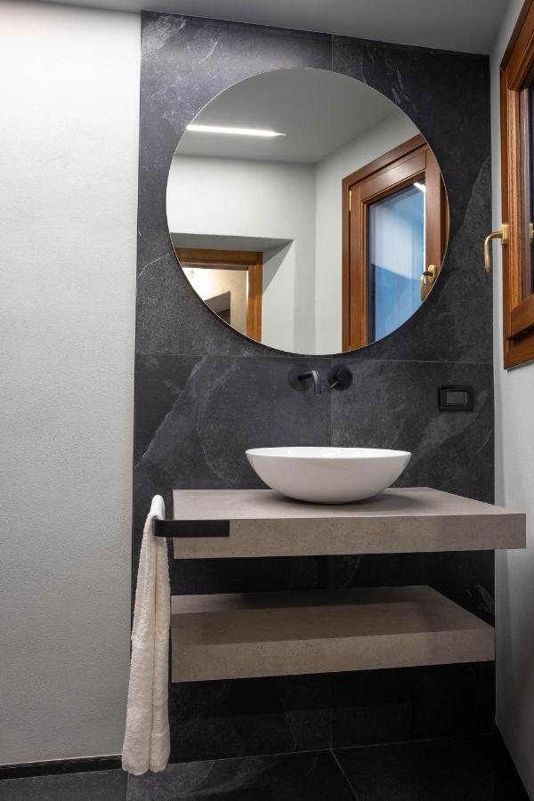 Alla Torre - Nel Cuore Del Borgo Storico Castagnole delle Lanze Exteriör bild