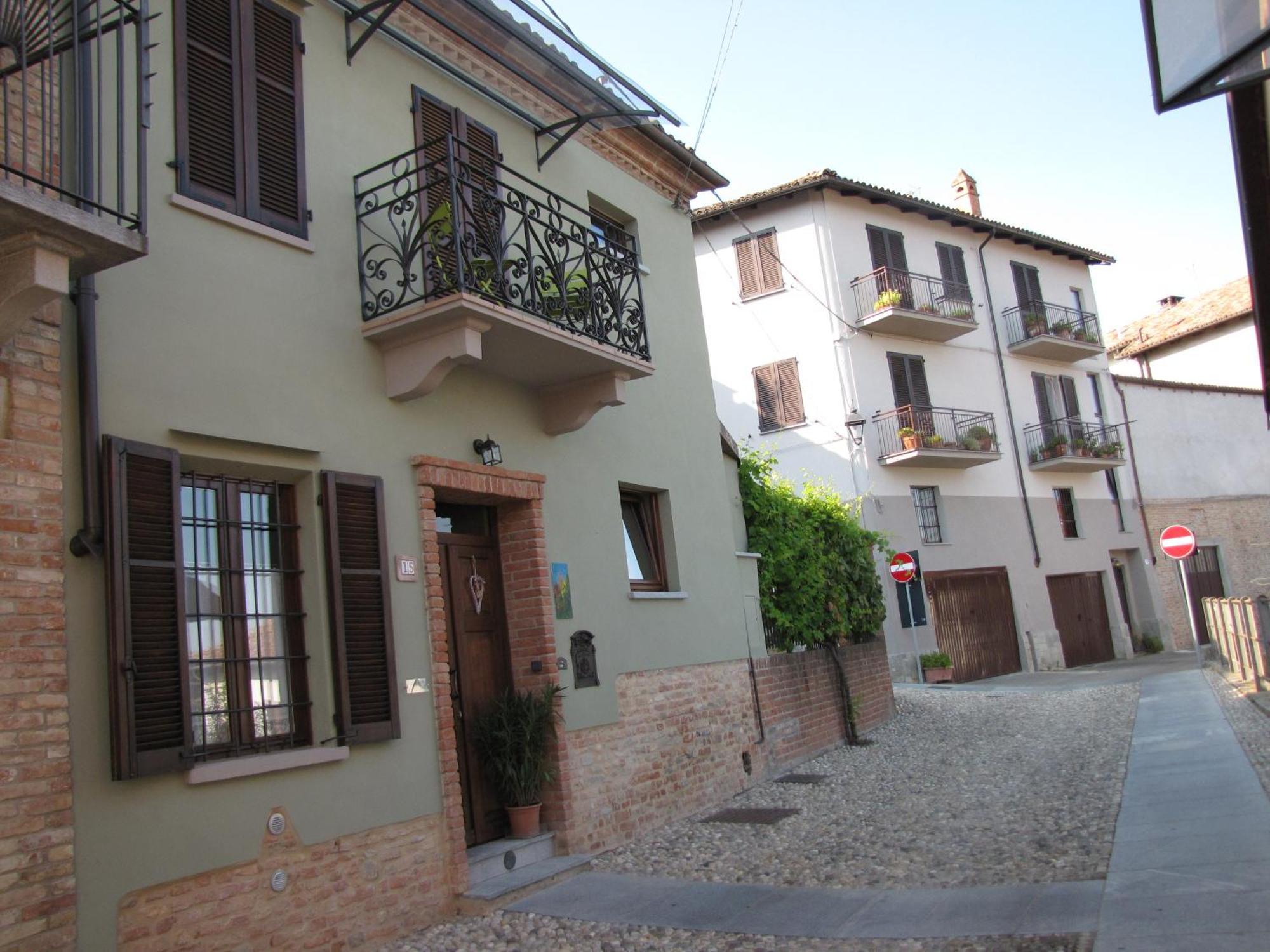 Alla Torre - Nel Cuore Del Borgo Storico Castagnole delle Lanze Exteriör bild